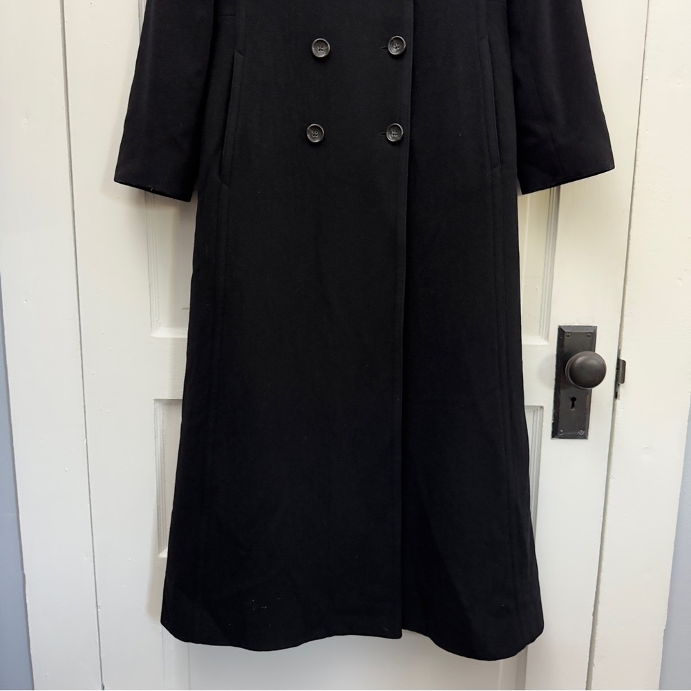 Elegant Black Double-Breasted Coat - Picture 5 of 11